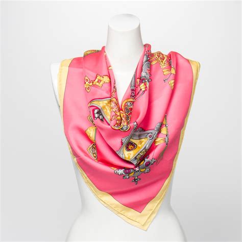 what are the traditional colors hermes scarves have|hermes scarf signature.